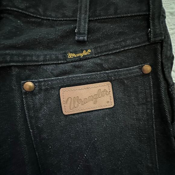 Wrangler Women's Black High Rise Cut Off Raw Hem Denim Shorts Size 14 - Picture 4 of 6